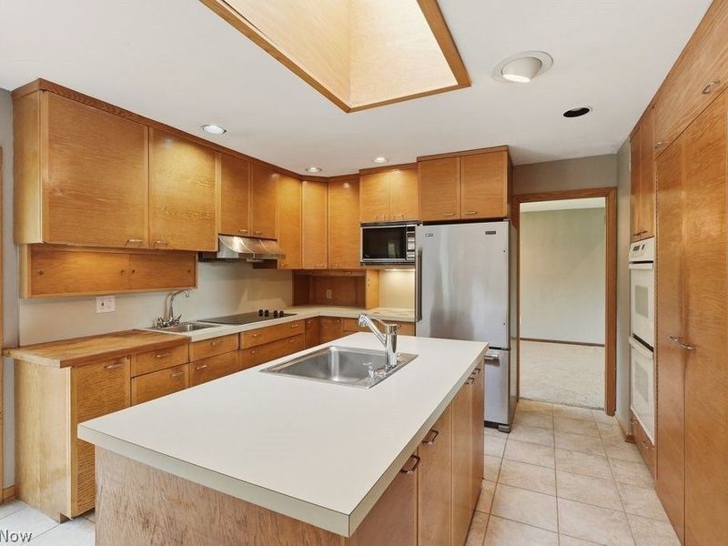 5592 Kilbourne Drive, Lyndhurst, OH 44124 Photo 5