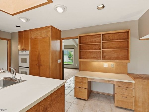 5592 Kilbourne Drive, Lyndhurst, OH 44124