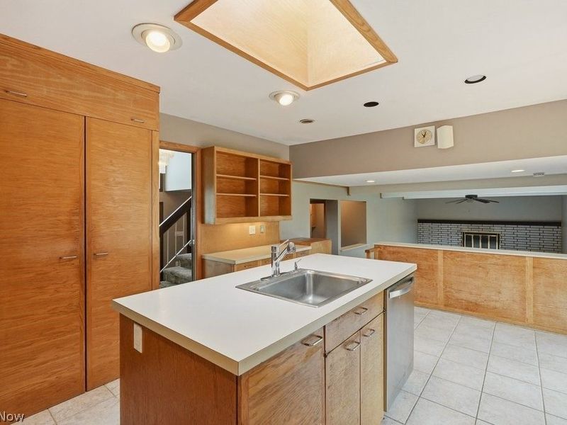 5592 Kilbourne Drive, Lyndhurst, OH 44124 Photo 9