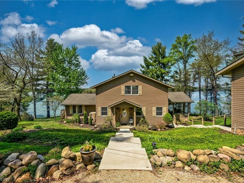 2873 Lodge Road SW, Sherrodsville, OH 44675 Photo 1
