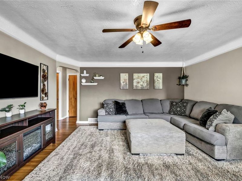 11908 Glamer Avenue, Parma, OH 44130 Photo 6