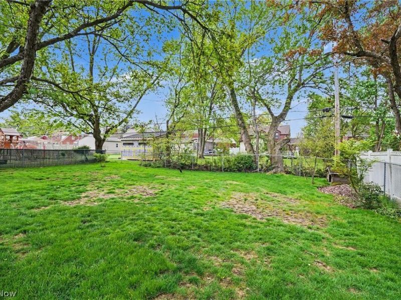 145 Griswold Drive, Youngstown, OH 44512 Photo 2