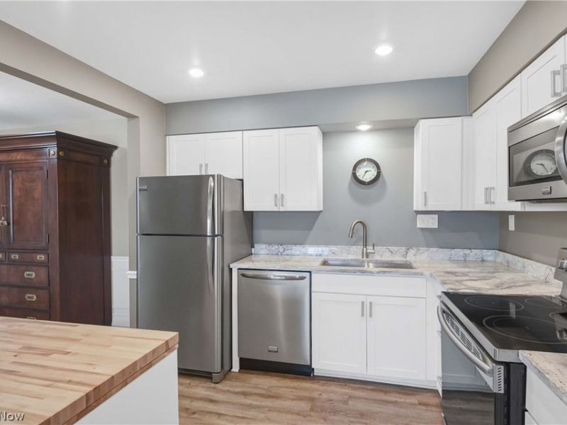 2940 Pease Drive, Unit 206, Rocky River, OH 44116 Photo 12