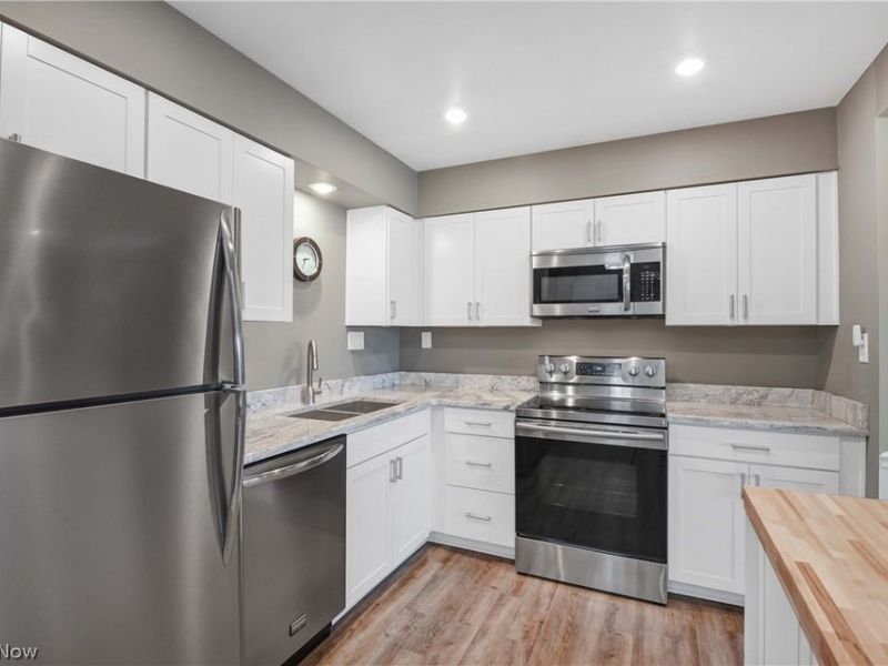 2940 Pease Drive, Unit 206, Rocky River, OH 44116 Photo 9