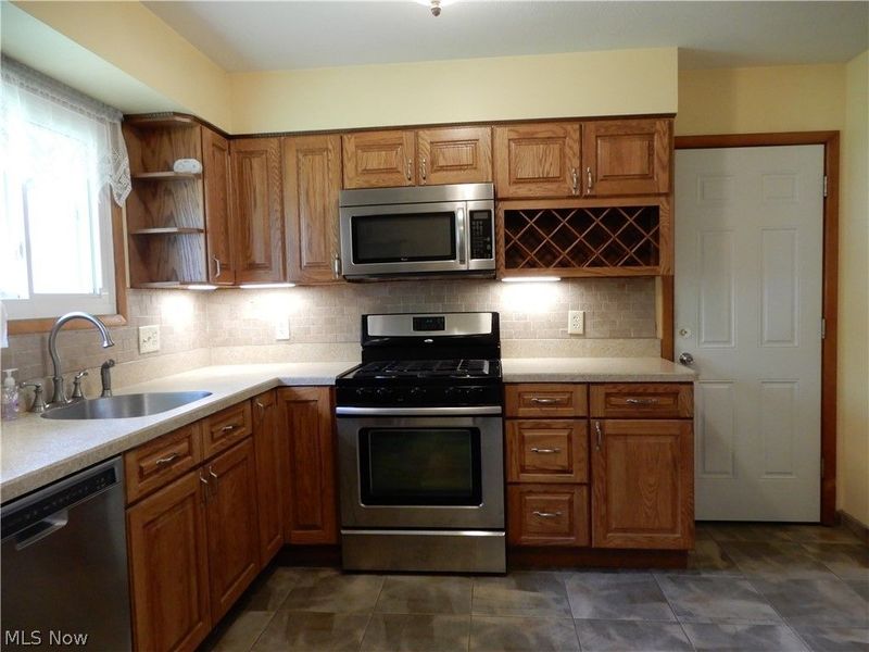 Geneva, OH 44041 Photo 16