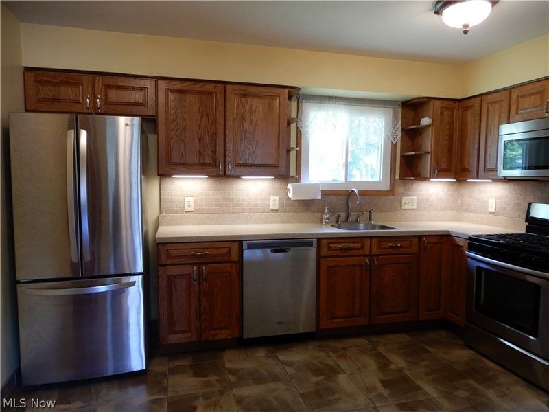 Geneva, OH 44041 Photo 18