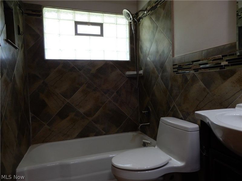 Geneva, OH 44041 Photo 27