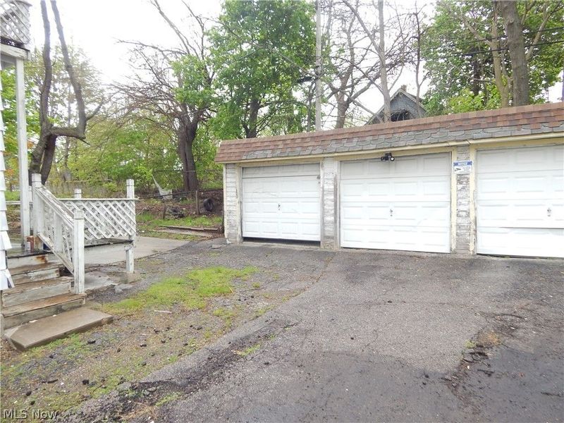 1095 E 113th Street, Cleveland, OH 44108 Photo 8