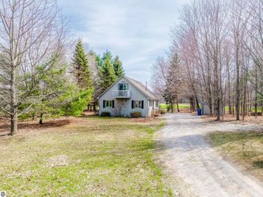 1946 Swanson Trail E, Cedar, MI 49621