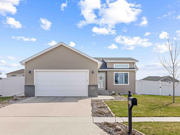 3824 16th Street S, Moorhead, MN 56560