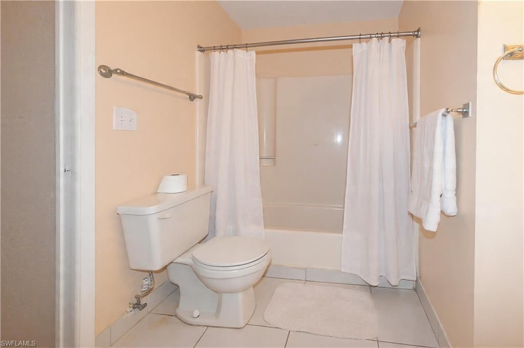 8101 Country Rd, Unit 203, Fort Myers, FL 33919 Photo