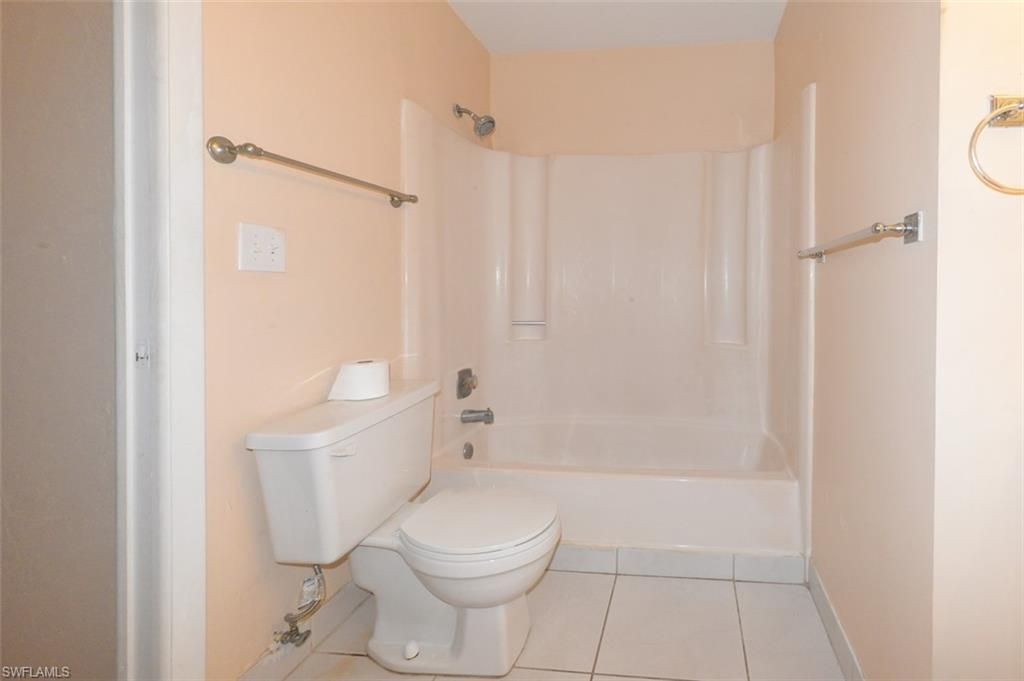 8101 Country Rd, Unit 203, Fort Myers, FL 33919 Photo