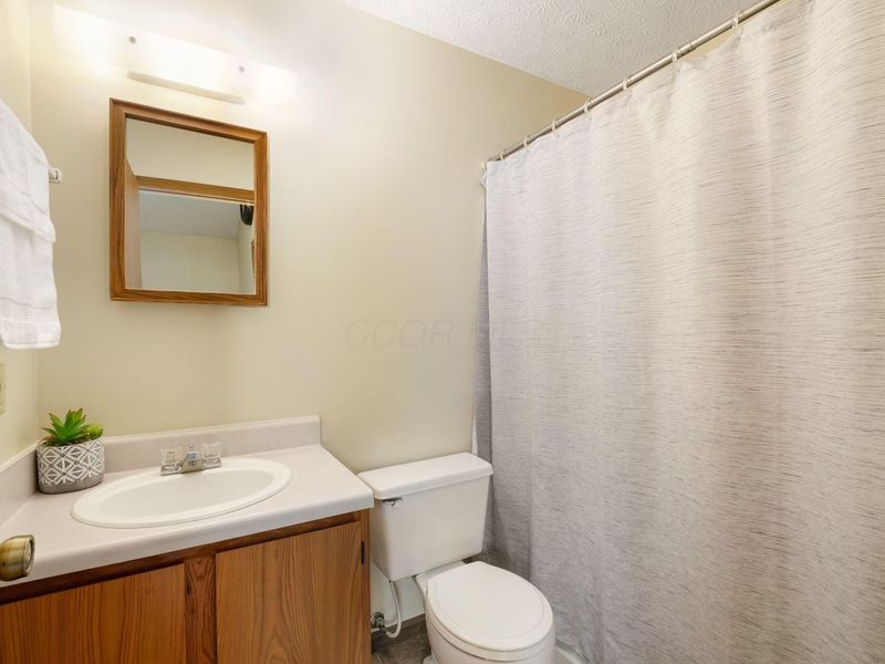 8041 Lakeloop Drive, Westerville, OH 43081 Photo 14