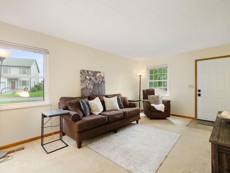 8041 Lakeloop Drive, Westerville, OH 43081 Photo 4