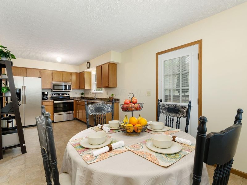 8041 Lakeloop Drive, Westerville, OH 43081 Photo 6
