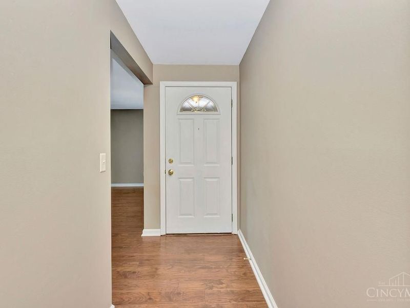 5469 Cleander Drive, Delhi Twp, OH 45238 Photo 9