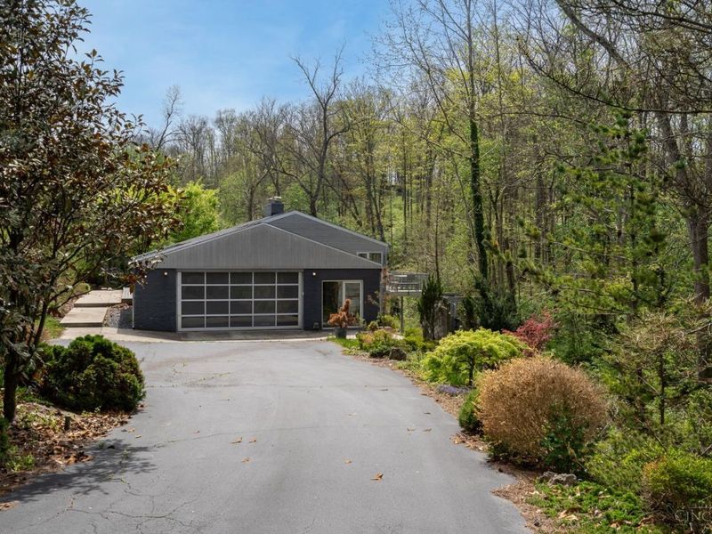 8425 Kugler Mill Road, Indian Hill, OH 45243 Photo 3