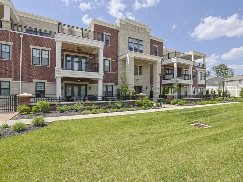 230 Vintage Club Drive, Unit 103, Montgomery, OH 45249 Photo 1