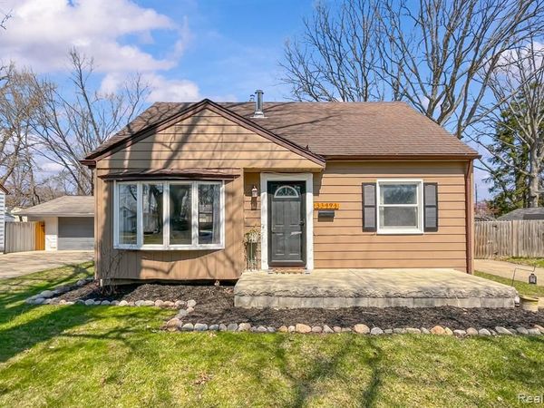 33494 Pierce Street, Garden City, MI 48135