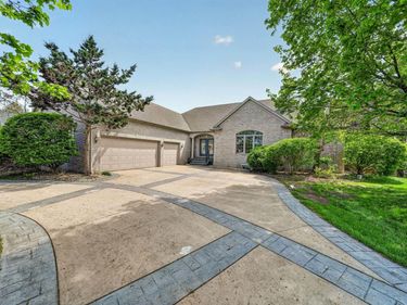 14294 Shoreline Drive, Granger, IN 46530