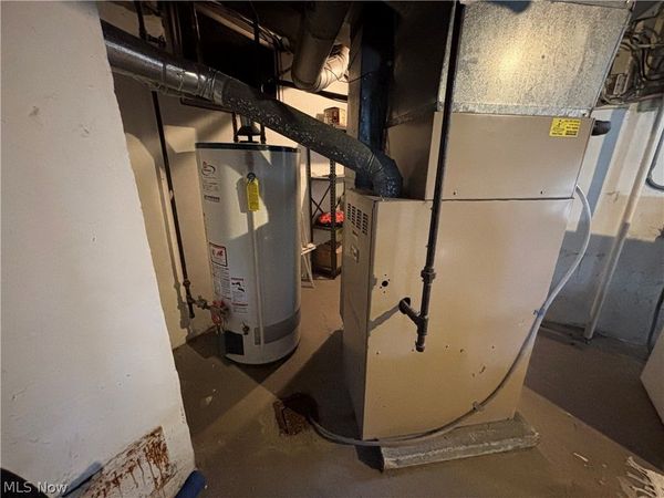 365 Genesee Avenue NE, Warren, OH 44483