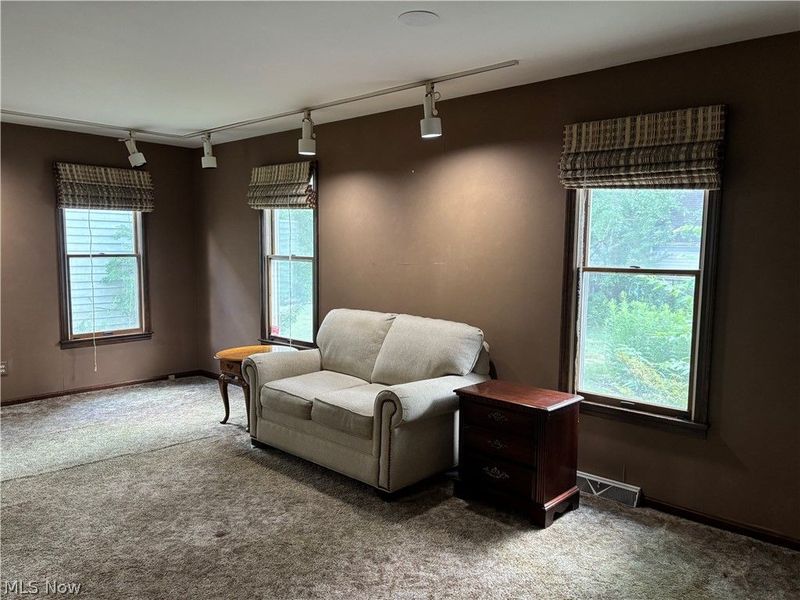 365 Genesee Avenue NE, Warren, OH 44483 Photo 5