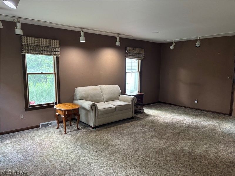 365 Genesee Avenue NE, Warren, OH 44483 Photo 6