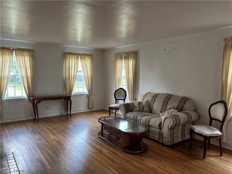365 Genesee Avenue NE, Warren, OH 44483 Photo 8