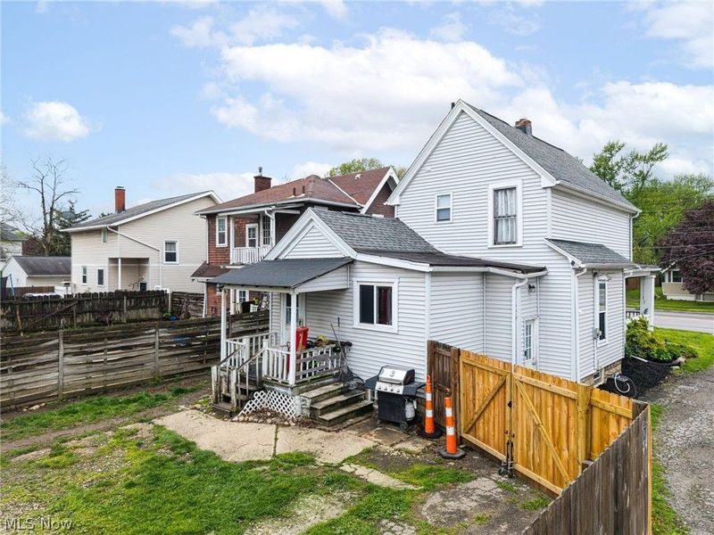 209 Gulf Road, Elyria, OH 44035 Photo 4