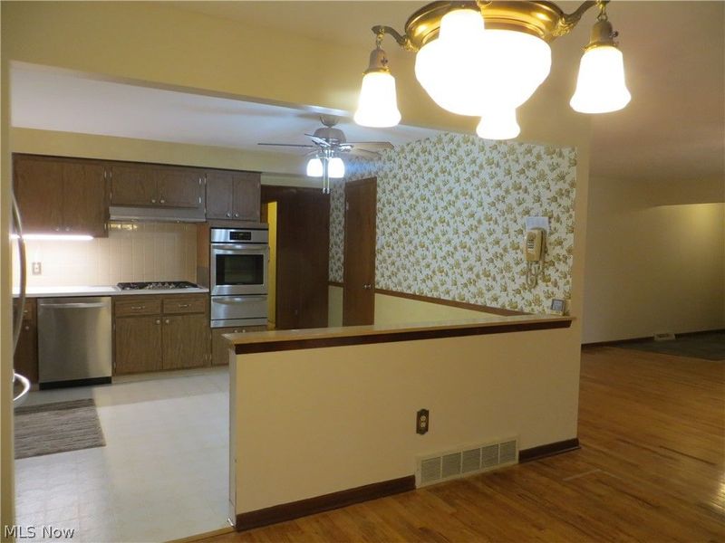 6204 Meadview Drive, Seven Hills, OH 44131 Photo 17