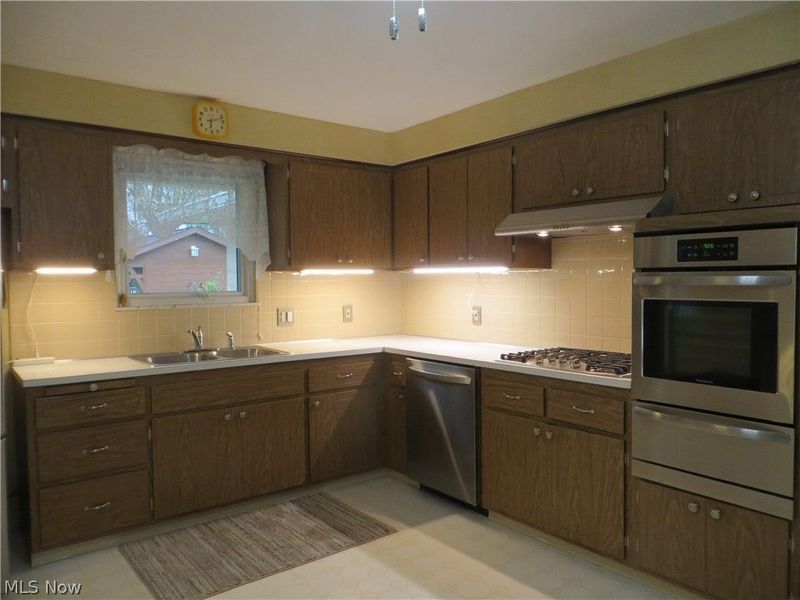 6204 Meadview Drive, Seven Hills, OH 44131 Photo 19