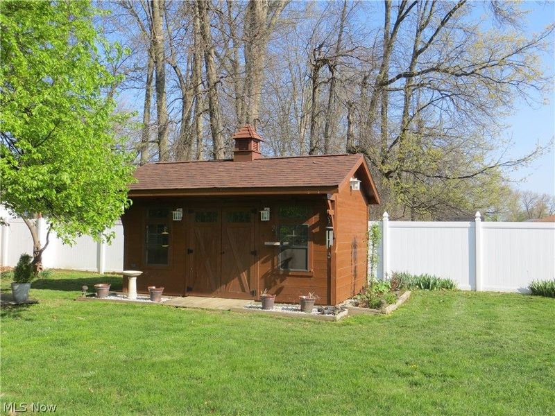 6204 Meadview Drive, Seven Hills, OH 44131 Photo 9