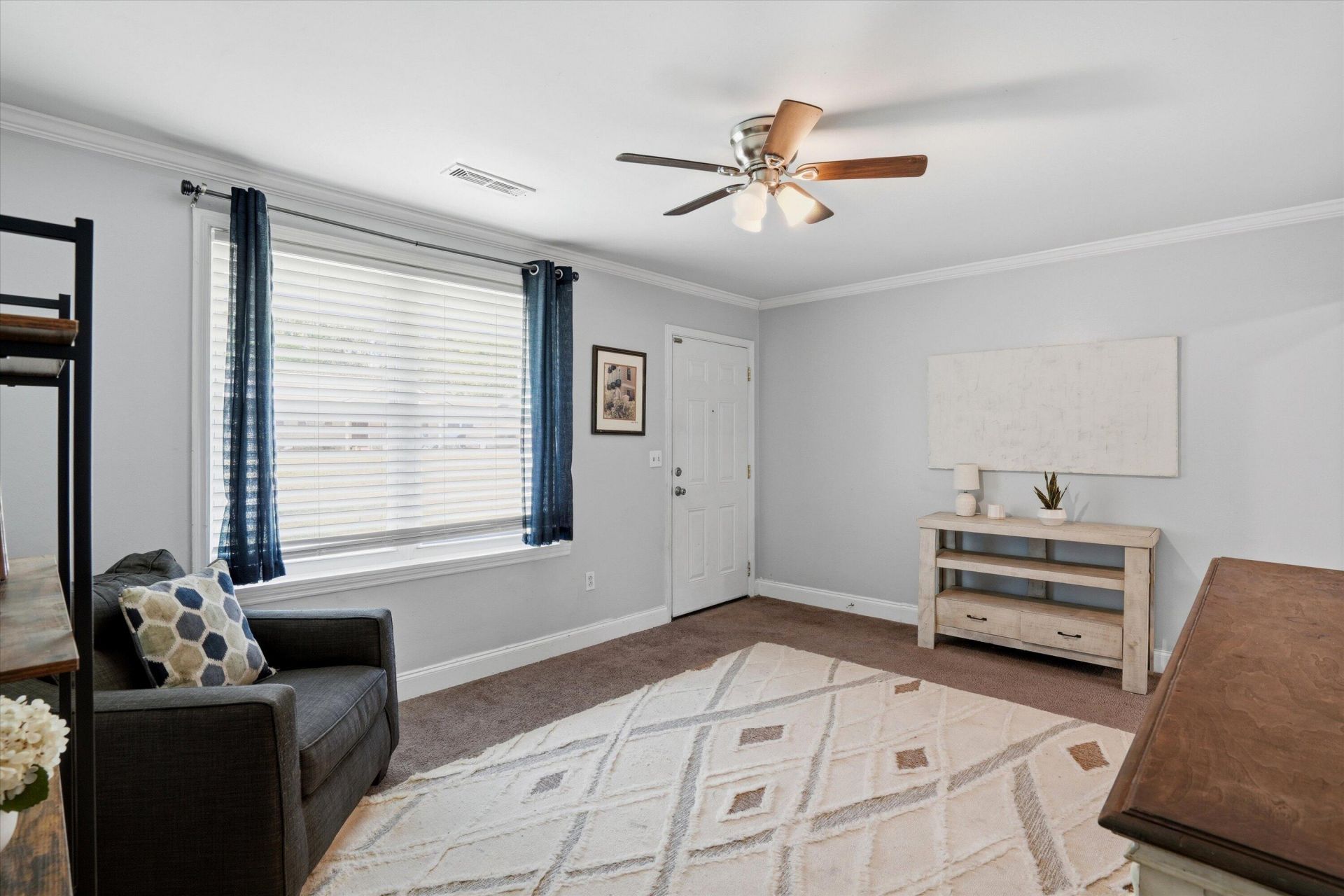 118 Froman Drive Photo 4