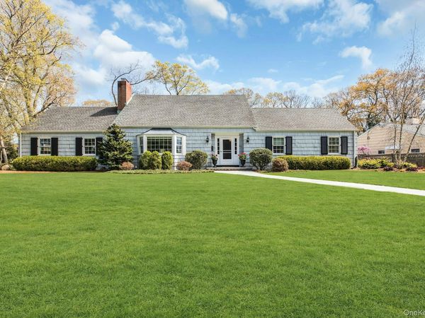 41 Yoakum Street , Farmingdale, NY 11735