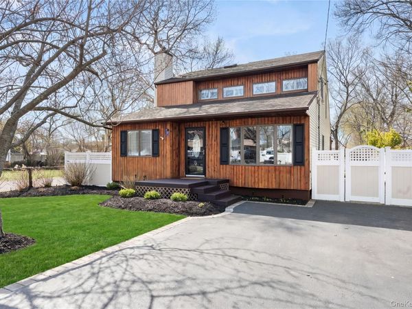 38 Aster Avenue , Holtsville, NY 11742