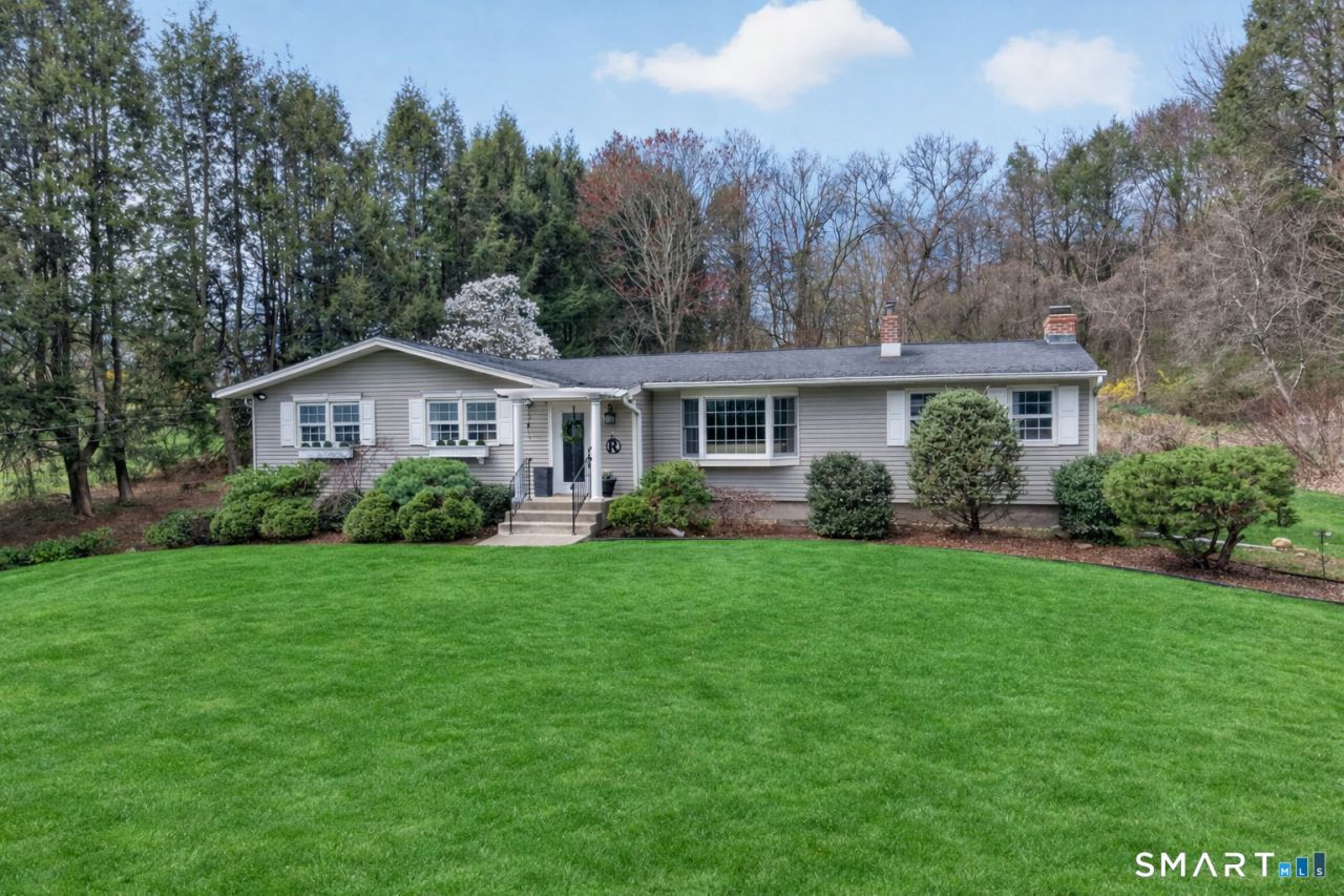9 Round Hill, Monroe, CT 06468 Main Photo