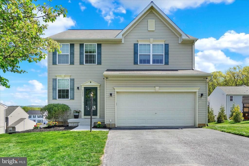1555 Pleader Lane, York, PA 17402 Main Photo