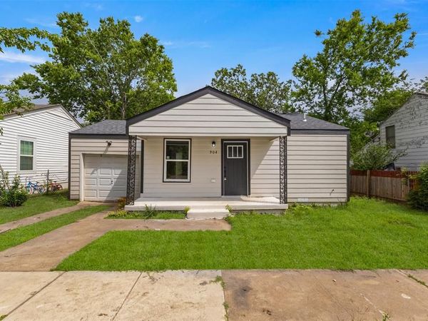 904 W Anthony Street , Fort Worth, TX 76115
