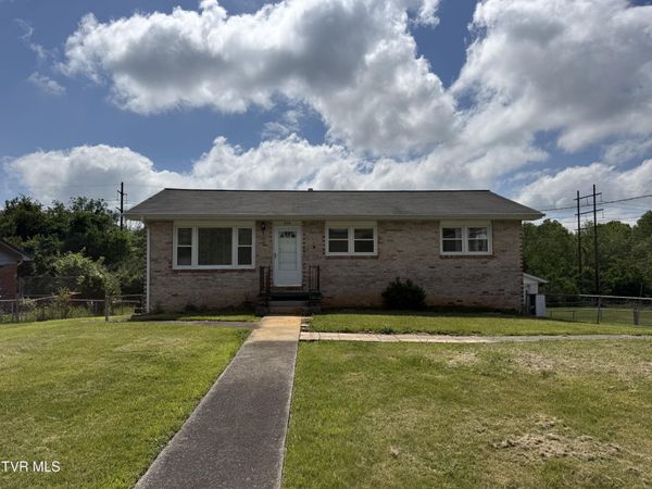 914 East Mountain View Road, Johnson City, TN 37601