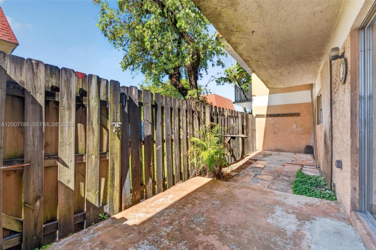 240 NW 107th Ave, Unit 104, Miami, FL 33172 Photo