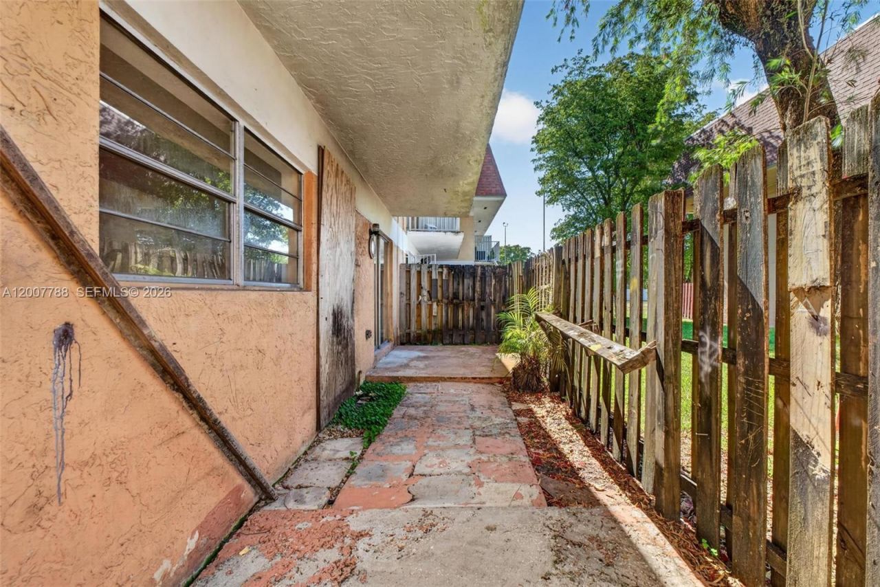 240 NW 107th Ave, Unit 104, Miami, FL 33172 Photo