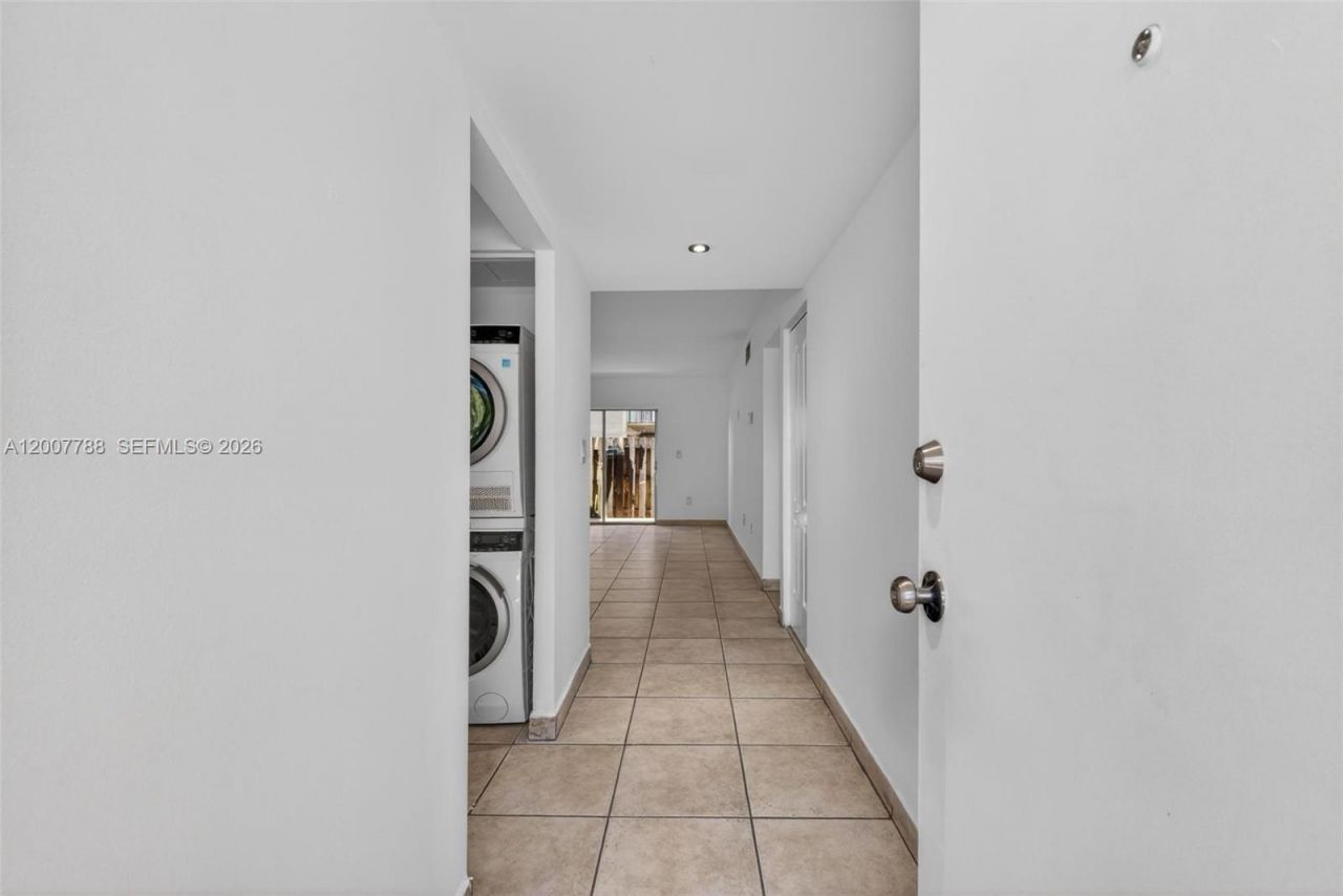 240 NW 107th Ave, Unit 104, Miami, FL 33172 Photo