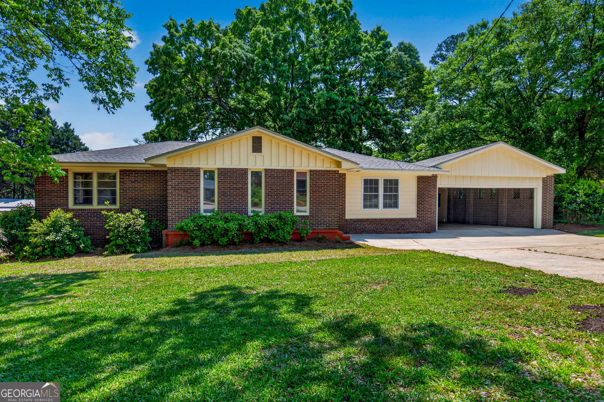 121 N Chilton Crescent, Lagrange, GA 30240 Main Photo