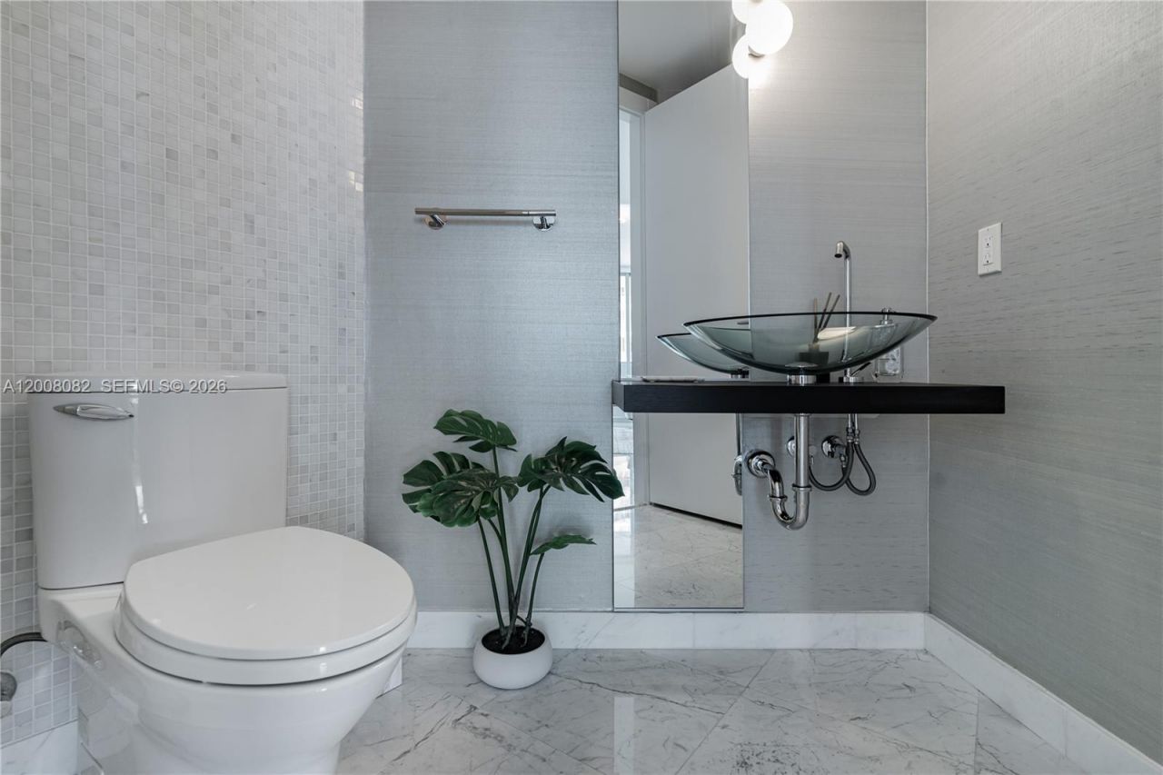 200 Biscayne Boulevard Way, Unit 5001, Miami, FL 33131 Photo