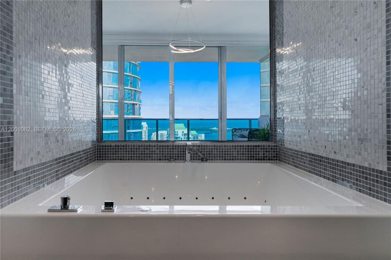 200 Biscayne Boulevard Way, Unit 5001, Miami, FL 33131 Photo