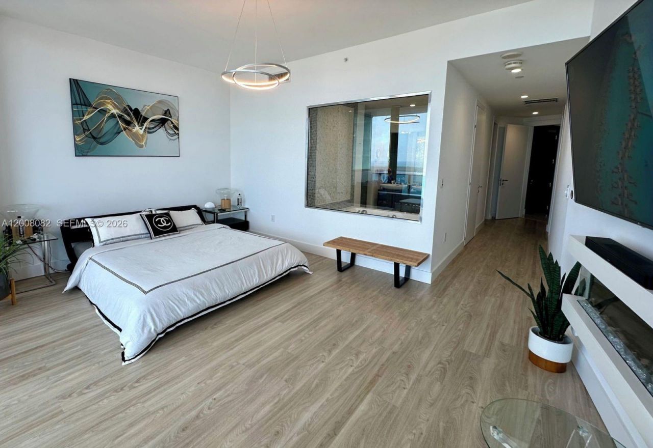 200 Biscayne Boulevard Way, Unit 5001, Miami, FL 33131 Photo