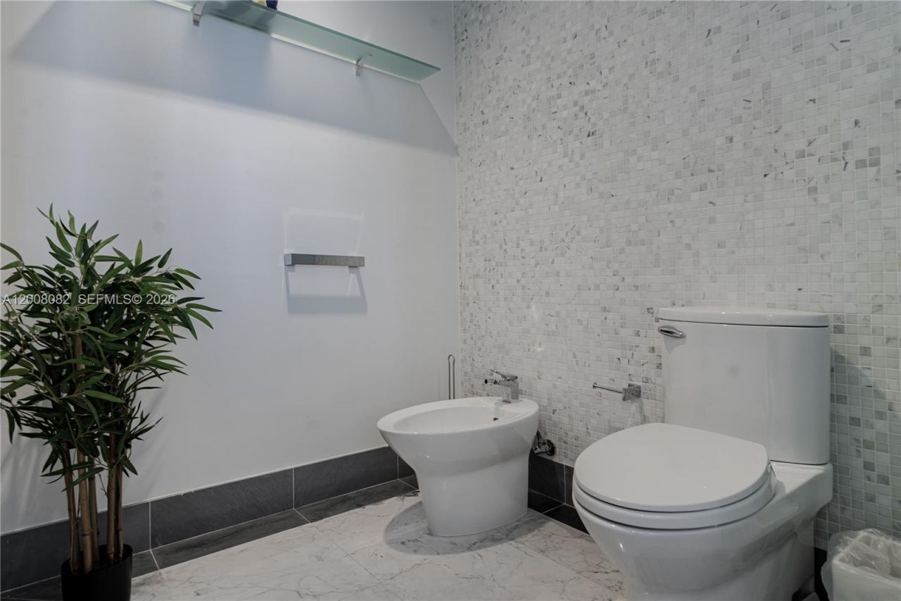 200 Biscayne Boulevard Way, Unit 5001, Miami, FL 33131 Photo