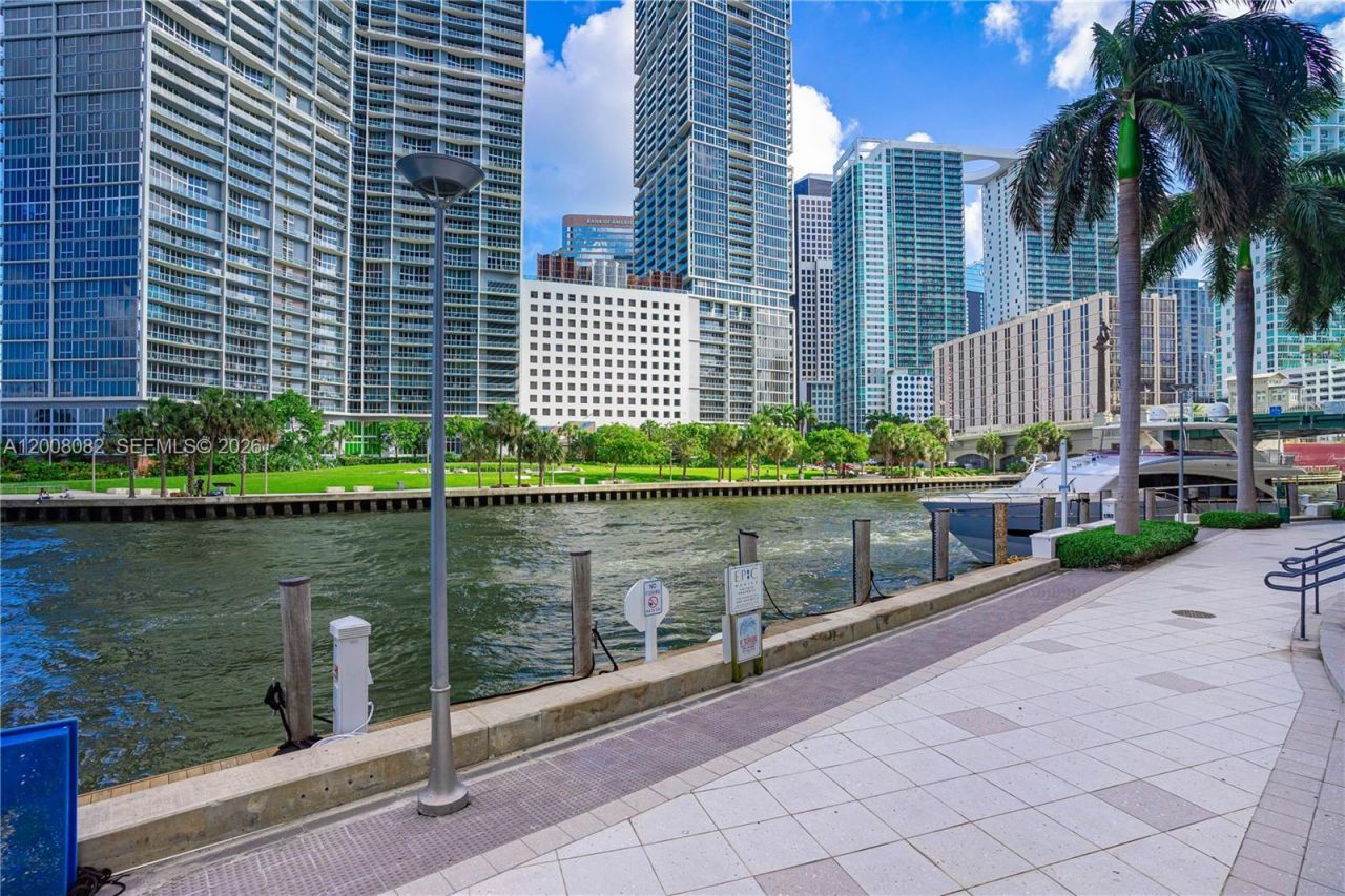 200 Biscayne Boulevard Way, Unit 5001, Miami, FL 33131 Photo