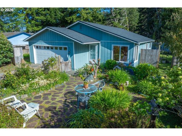498 LEXINGTON NE AVE, Bandon, OR 97411
