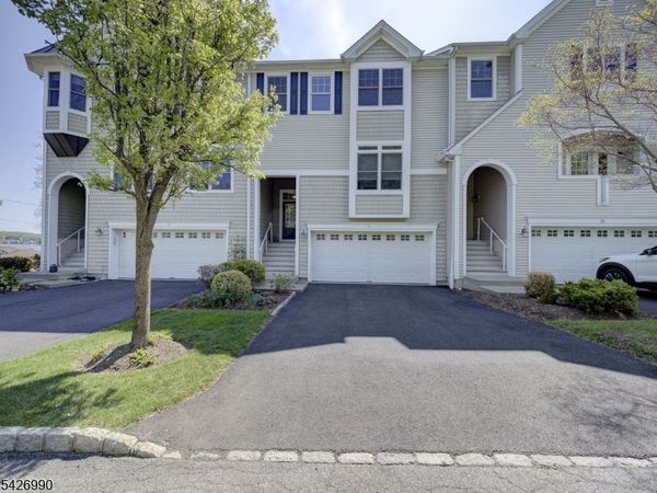33 Catamaran Ct, Mount Arlington, NJ 07856